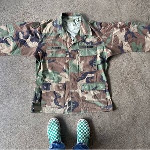 Rare vintage US Army button up jacket camouflage with ESCOBAR patch. Medium